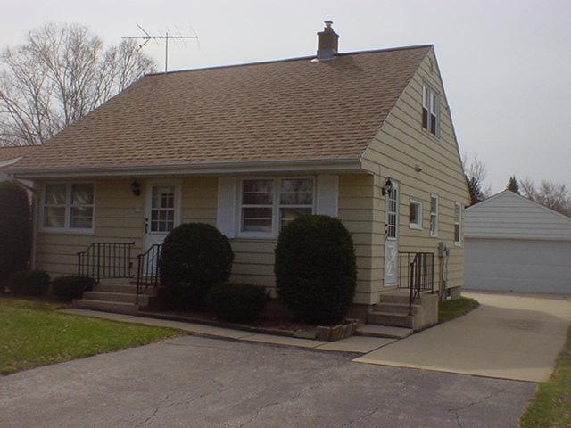 711 E Roland St, Oconomowoc, WI 53066