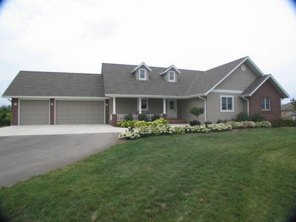 W342N6911 Northern Lights Dr., Oconomowoc, WI 53066