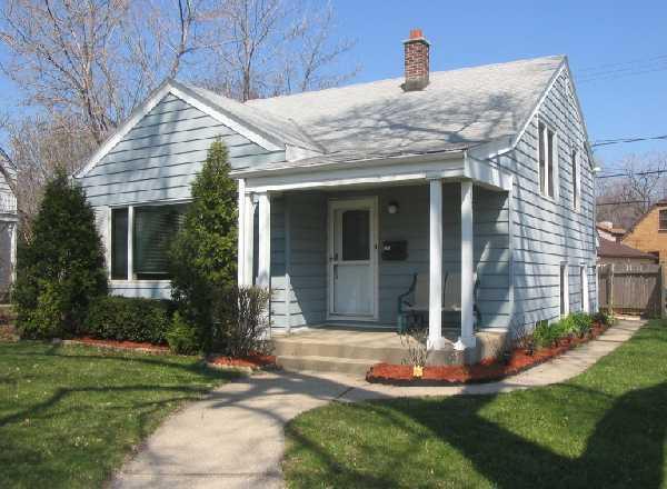 374 E Gauer Cir., Milwaukee, WI 53207