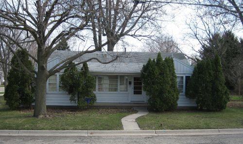 303 S Wentworth St, Oconomowoc, WI 53066