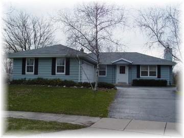 2407 Cherrywood Ct., Waukesha, WI 53188