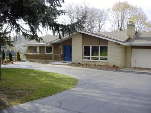 3745 N Pilgrim Rd, Brookfield, WI 53005