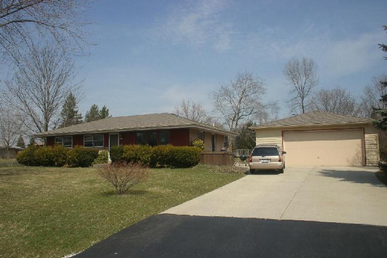 3722 W Mary Ann Dr, Franklin, WI 53132