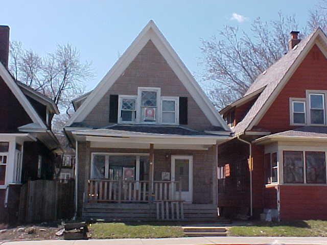 2789 S Kinnickinnic, Milwaukee, WI 53207