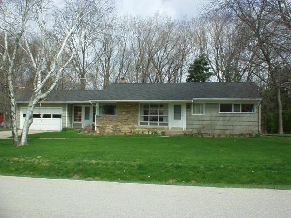 228 W Brentwood Ln., Glendale, WI 53217