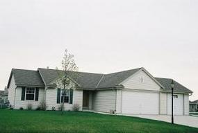 204 Hawthorne Dr., Eagle, WI 53119