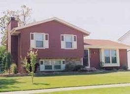 8505 S Woodvale Dr., Oak Creek, WI 53154