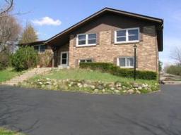 402 N Oakcrest Dr., Wales, WI 53183