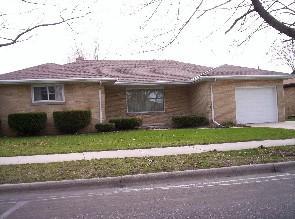 1317 S 25th St., Manitowoc, WI 54220