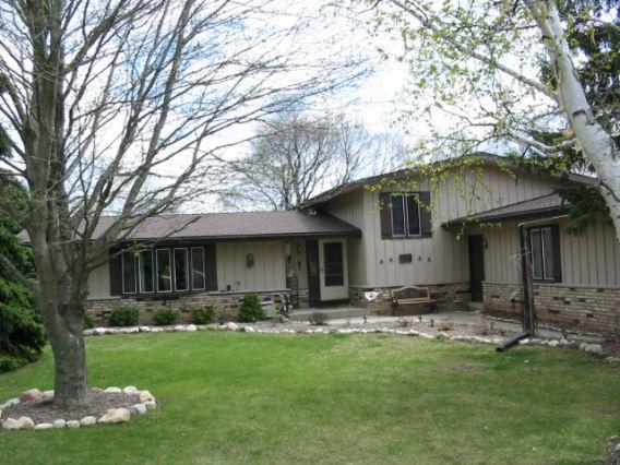 W251S4500 Oakview Dr, Waukesha, WI 53189