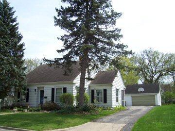 633 E Cherry St., Oconomowoc, WI 53066