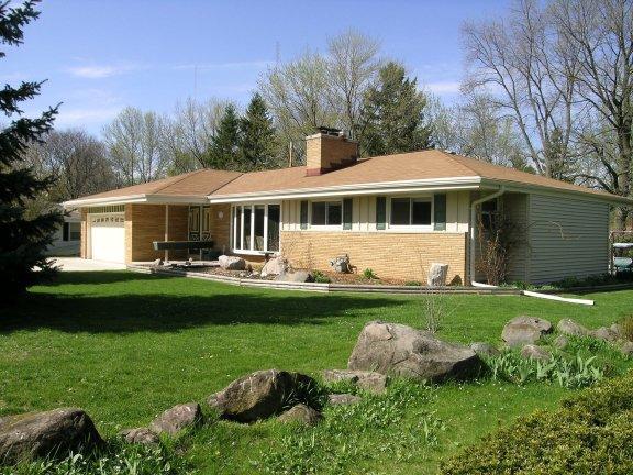 5630 S Monaco Pl., Hales Corners, WI 53130