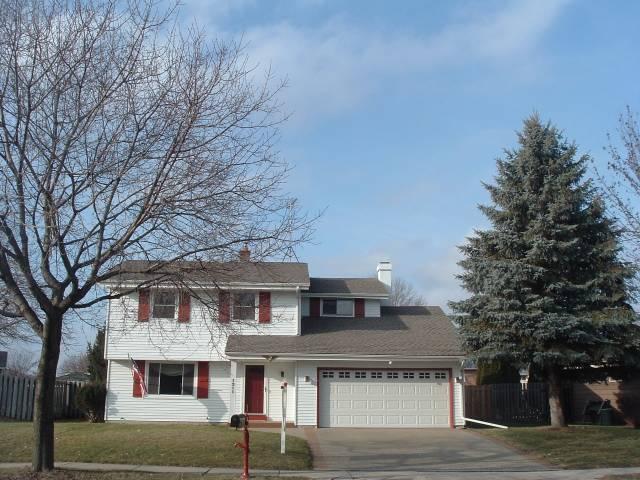 1211 Fox Point Dr., Waukesha, WI 53189