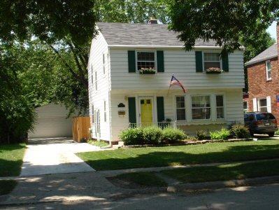 4949 N Hollywood Ave, Whitefish Bay, WI 53217