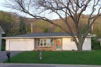 1233 Cliffwood Ln., La Crosse, WI 54601