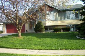 225 E Parkway Estates Dr., Oak Creek, WI 53154