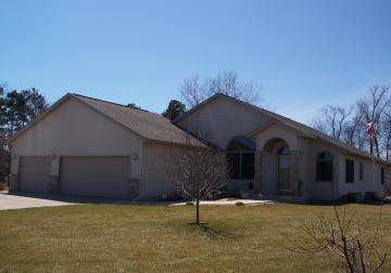 300 Monarch Ln., Holmen, WI 54636