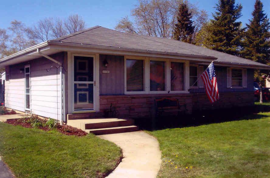 11141 W Upham Ave, Hales Corners, WI 53130