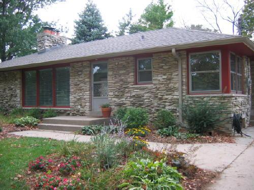 6155 S 35th St., Greenfield, WI 53221