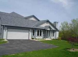 913 Bay View Cir., Mukwonago, WI 53149