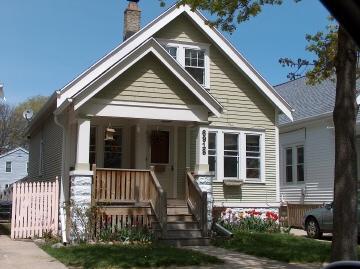 6918 Auburn Ave., Wauwatosa, WI 53213
