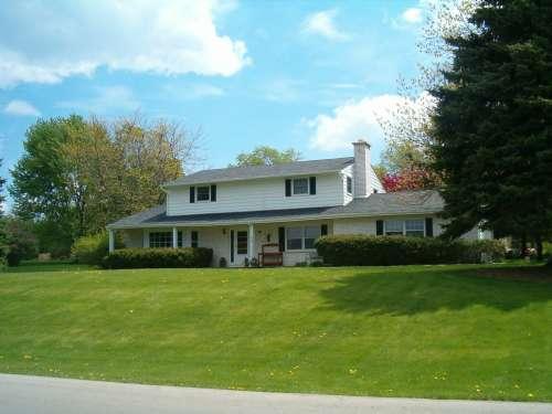 W225S3654 Foxcroft Ln., Waukesha, WI 53189
