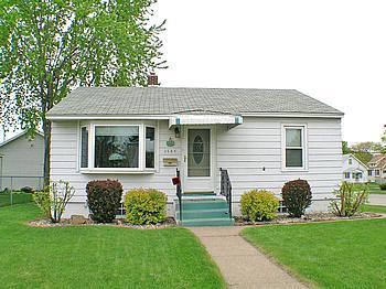 2604 S 15th St, La Crosse, WI 54601