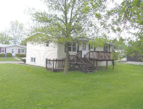 122 Eastown Manor, Elkhorn, WI 53121