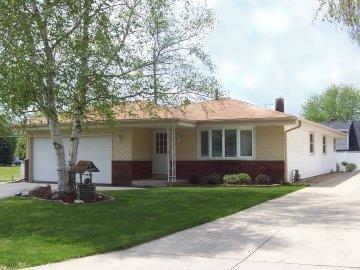 4053 S 91st St, Greenfield, WI 53228