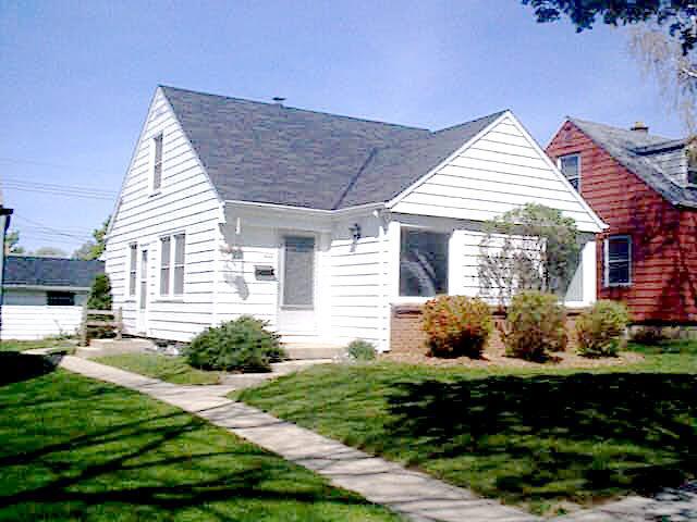 3739 S 16th St, Milwaukee, WI 53221