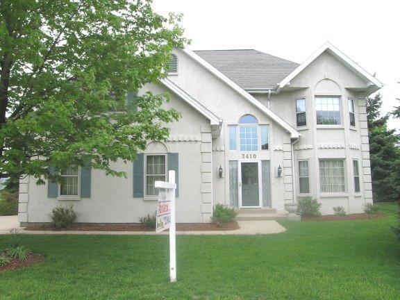 3410 E Stonefield Dr., Oak Creek, WI 53154