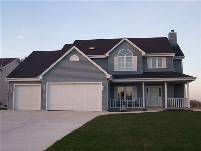 9552 S Wintergreen Ct., Oak Creek, WI 53154