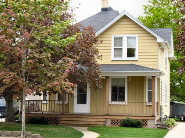 219 E Washington St., Slinger, WI 53086