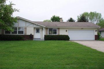 15395 Kingsway Dr., New Berlin, WI 53151