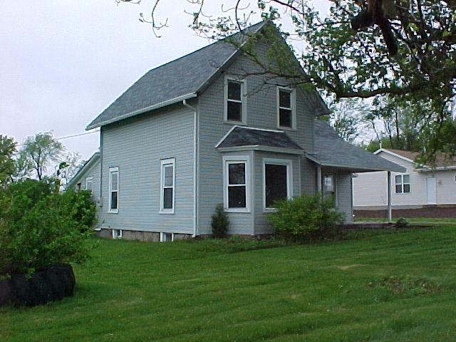 140 State Line Rd, Sharon, WI 53585