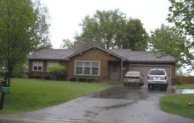 N50W15565 Honey Suckle Ln, Menomonee Falls, WI 53051