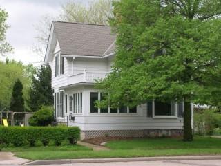 613 W Wisconsin Ave., Oconomowoc, WI 53066