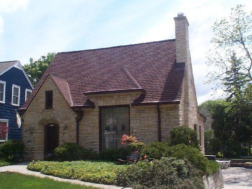 8533 Glencoe Cir., Wauwatosa, WI 53226