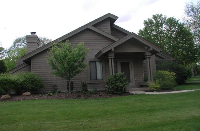 935 Duck Pond Rd, Fontana, WI 53125