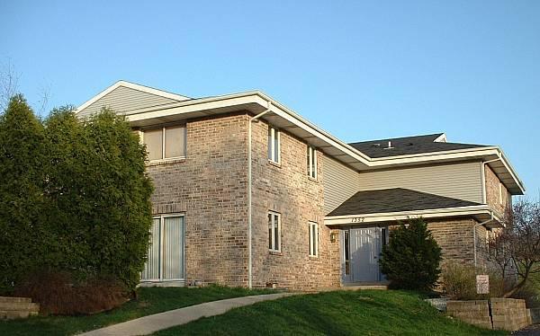 1352 Meadowcreek Dr. #E, Pewaukee, WI 53072