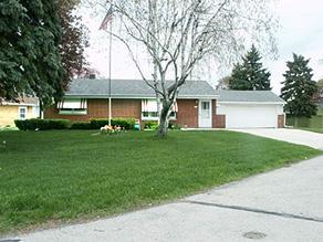 4476 S 66th St, Greenfield, WI 53220