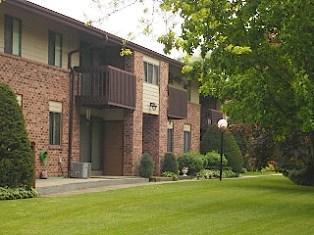 345 Park Hill Dr. #C, Pewaukee, WI 53072