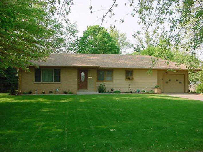 322 Macarthur Dr., Mukwonago, WI 53149