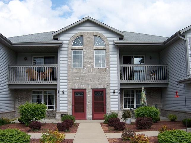921 Quinlan Dr. #C, Pewaukee, WI 53072