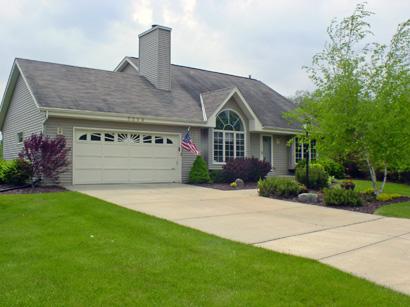 8889 Lake Pointe Dr., Franklin, WI 53132
