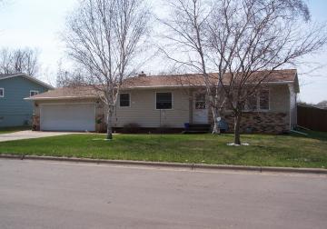 1514 Cliffview Dr, Holmen, WI 54636