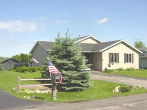 1229 Hickory Ln., Elkhorn, WI 53121