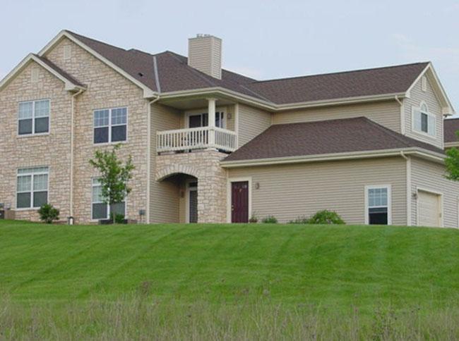 9325 S Cobblestone Way #F, Franklin, WI 53132