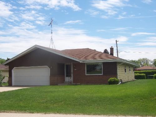 4331 S Honey Creek Dr., Greenfield, WI 53220