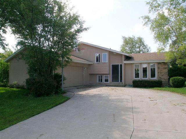 14205 W Glen Meadow Dr., New Berlin, WI 53151